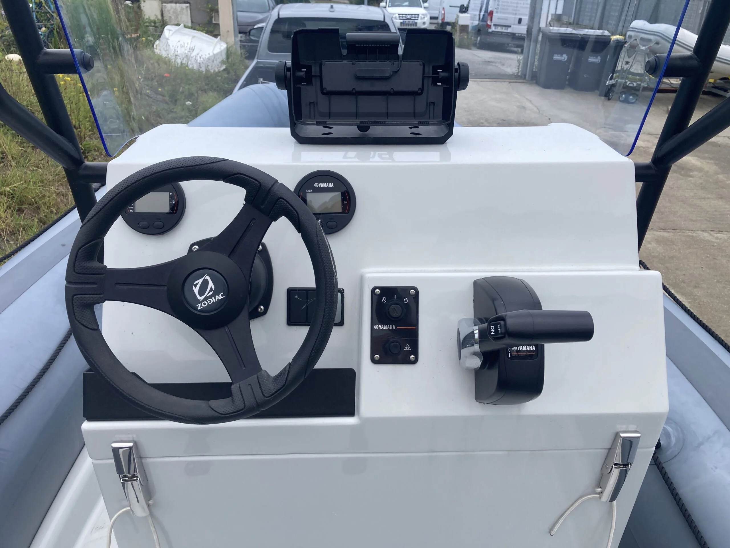 ZODIAC PRO 5.5 NEO + MOTEUR F115 BETL YAMAHA – Image 9