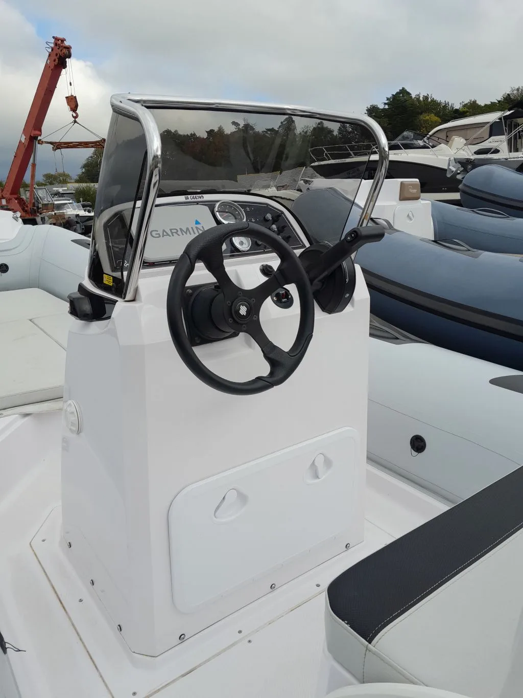 SEMI-RIGIDE RANIERI CAYMAN 21.0 SPORT + MOTEUR 115 CV EFI MERCURY – Image 4