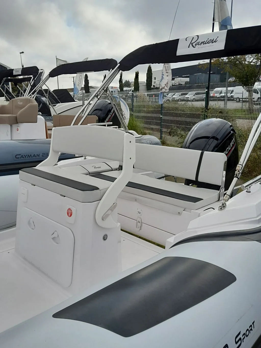 SEMI-RIGIDE RANIERI CAYMAN 21.0 SPORT + MOTEUR 115 CV EFI MERCURY – Image 5