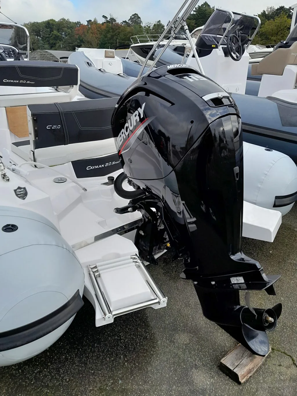 SEMI-RIGIDE RANIERI CAYMAN 21.0 SPORT + MOTEUR 115 CV EFI MERCURY – Image 7