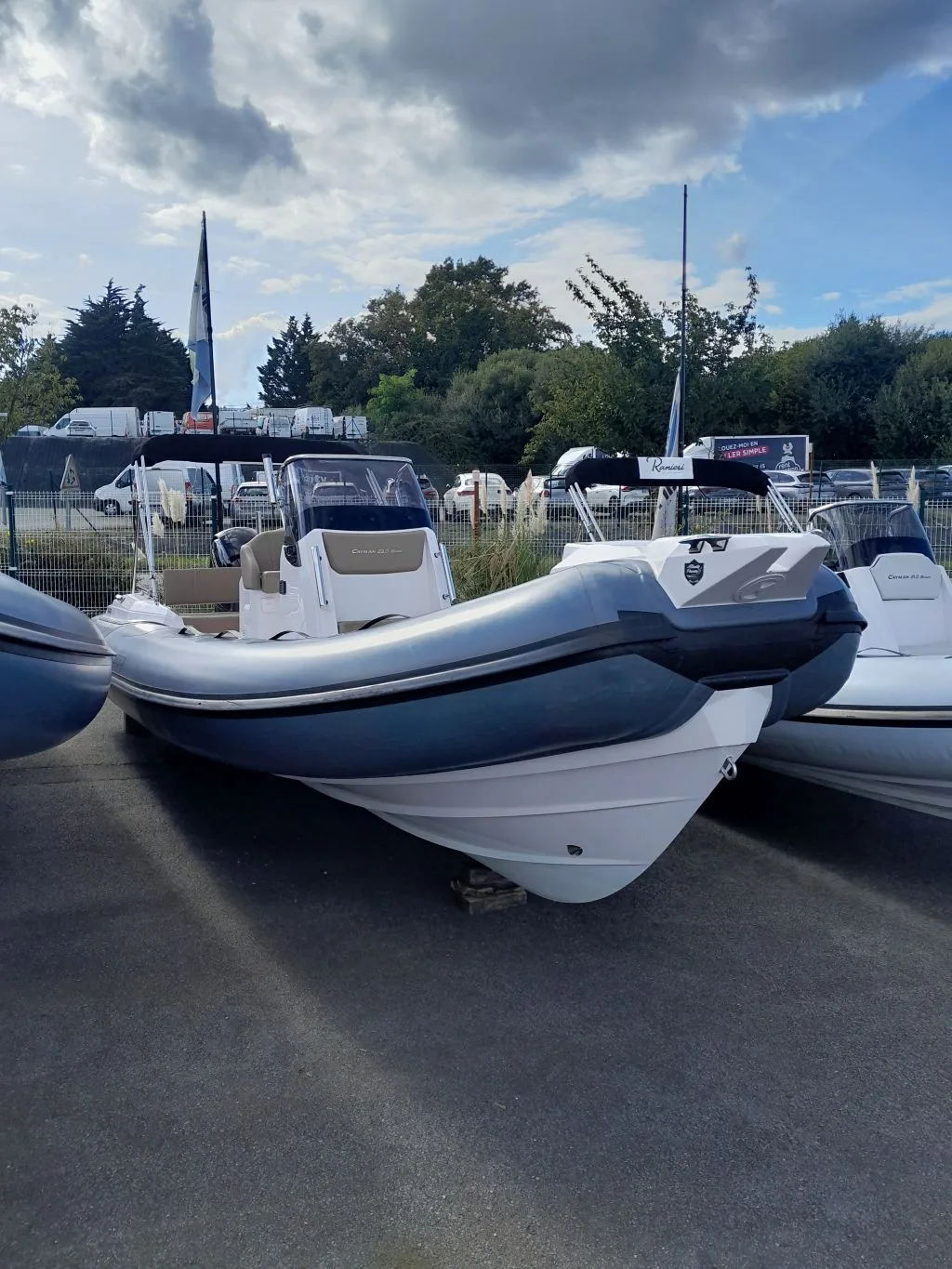SEMI-RIGIDE RANIERI CAYMAN 23.0 SPORT + MOTEUR 150 EFI MERCURY – Image 2