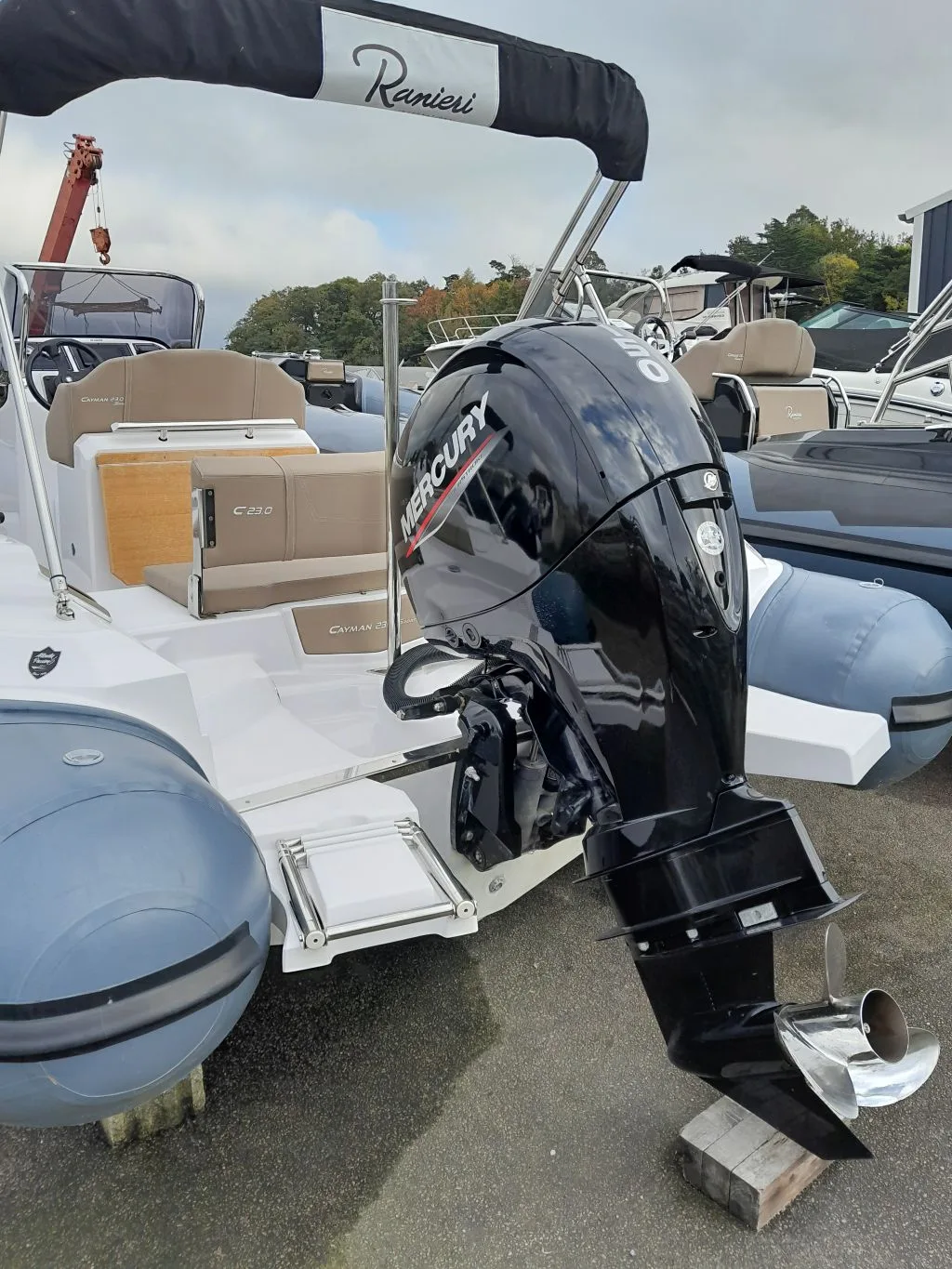 SEMI-RIGIDE RANIERI CAYMAN 23.0 SPORT + MOTEUR 150 EFI MERCURY – Image 6