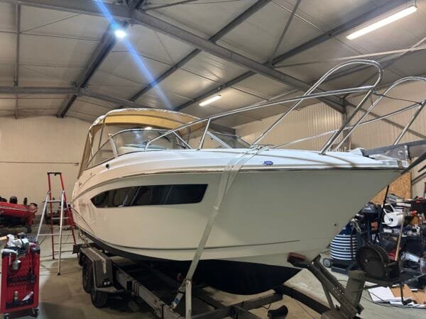 JEANNEAU CAP CAMARAT 7.5 DC + MOTEUR F225 YAMAHA