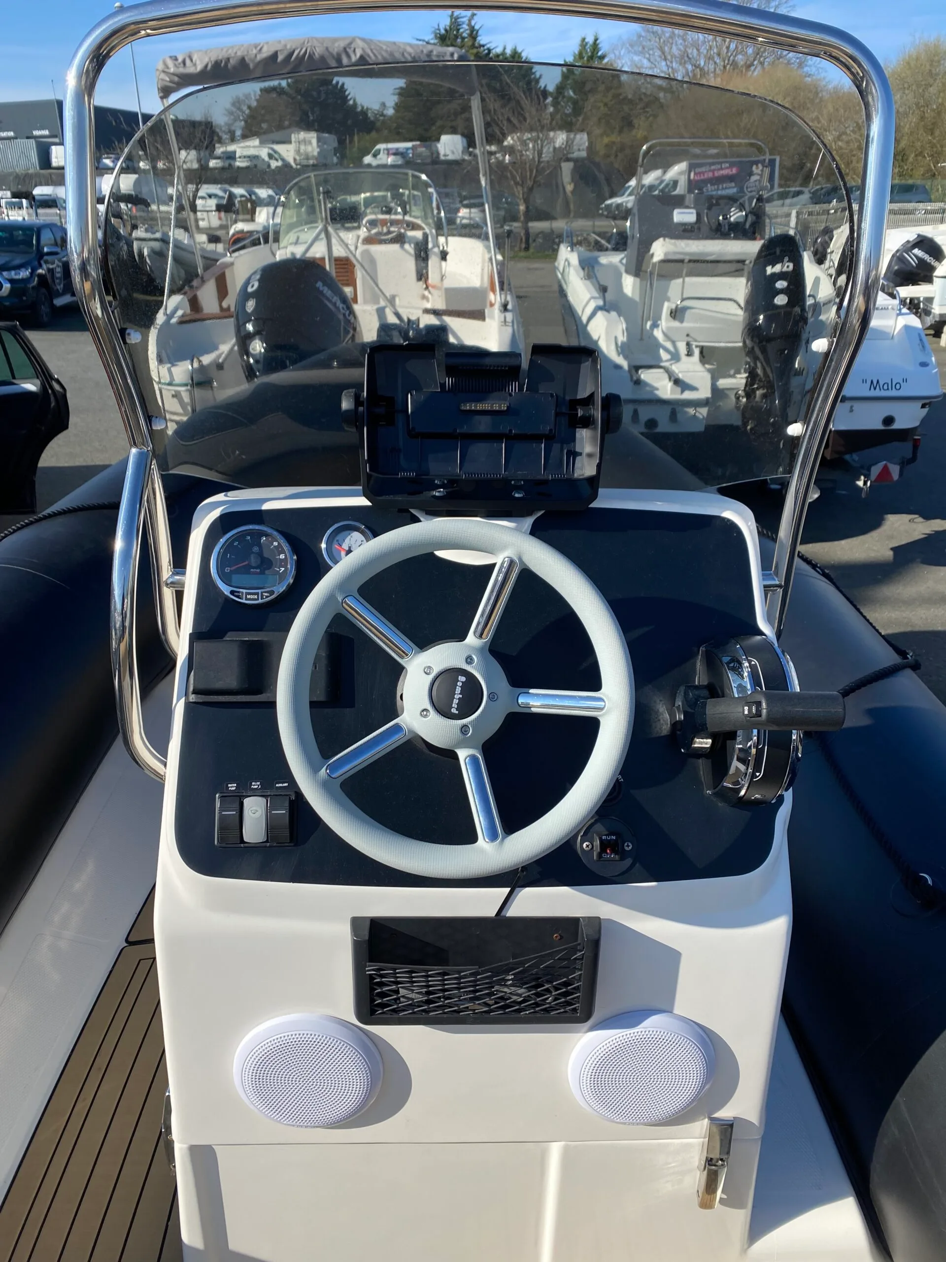 SEMI-RIGIDE BOMBARD SUNRIDER 650 + MOTEUR F115 EFI MERCUY – Image 8