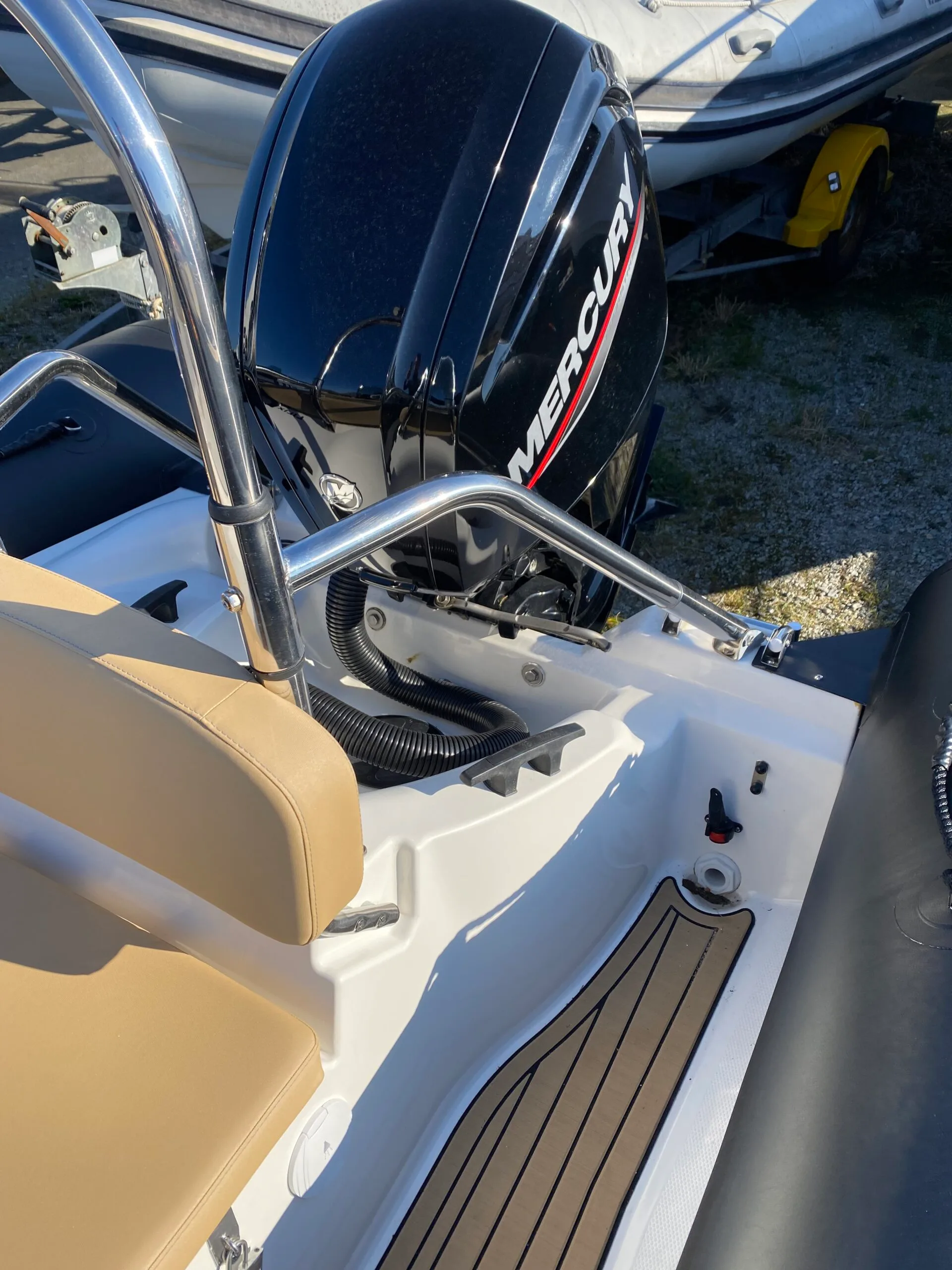 SEMI-RIGIDE BOMBARD SUNRIDER 650 + MOTEUR F115 EFI MERCUY – Image 9