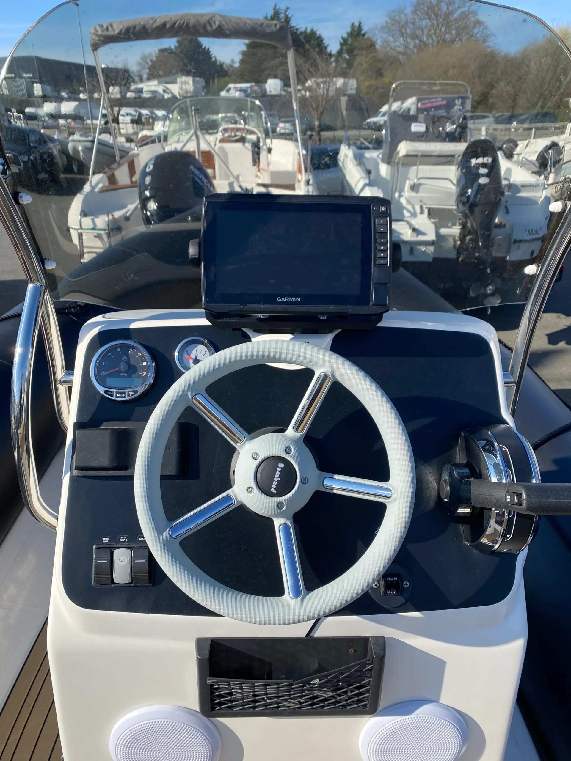 SEMI-RIGIDE BOMBARD SUNRIDER 650 + MOTEUR F115 EFI MERCUY – Image 10