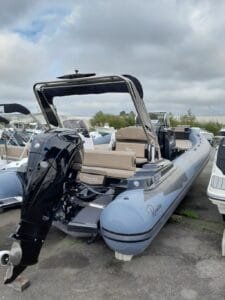 SEMI-RIGIDE RANIERI CAYMAN 26 SPORT + MOTEUR F225 MERCURY - Image 3