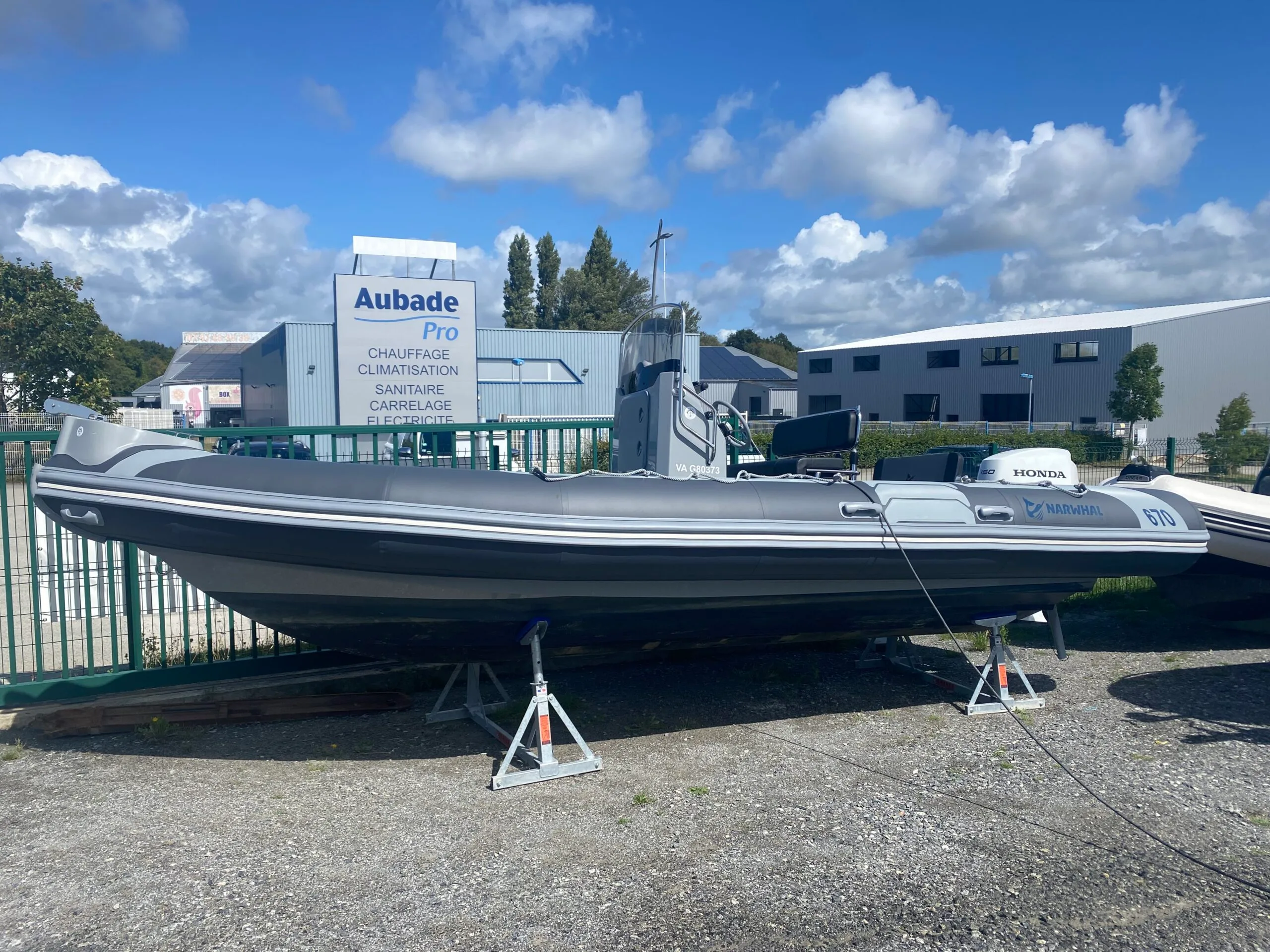 SEMI-RIGIDE NARWHAL HD 670 AVEC MOTEUR BF150 HONDA